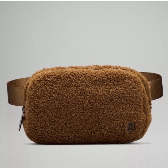 lululemon athletica Handbags - Everywhere fleece belt bag